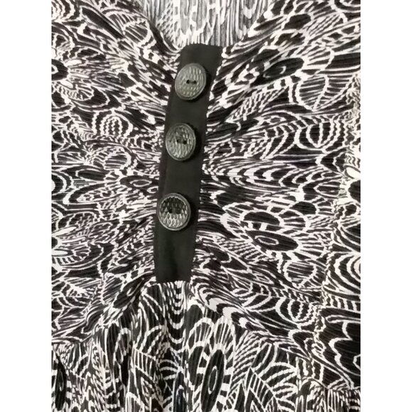 Notations Woman Plus Size 3X Black & White Floral Print Blouse With Button Detai - Picture 6 of 11